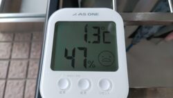 今朝の病院玄関の気温です。