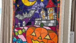 季節にそった製作物を飾っています