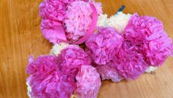 東3階ではひな祭りの装飾を制作しました🎎