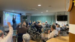 元気よく体操👍