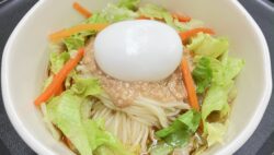 新メニュー✨肉みそサラダそうめん