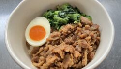 新メニュー♡魯肉飯(ルーローハン)♡