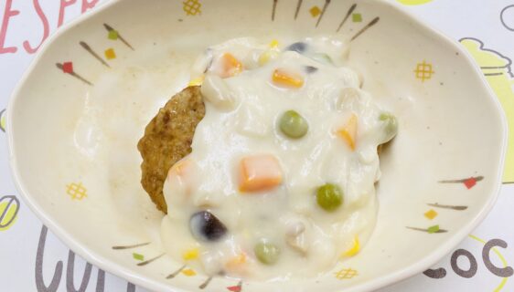 新メニュー🧡ハンバーグホワイトソースかけ❤️