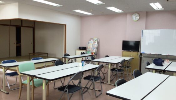 デイケア室の壁紙を張り替え&スロープ設置